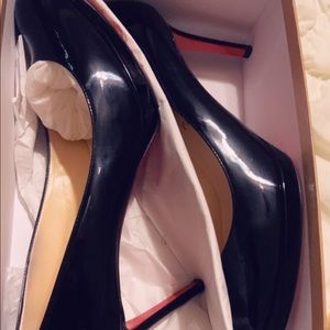 Authentic Christian louboutin shoes 85